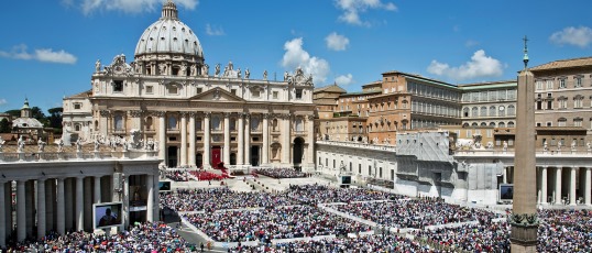 Citta' del Vaticano, 19-05-2013.La Santa Messa di Pentecoste nella giornata dei movimenti religiosi.